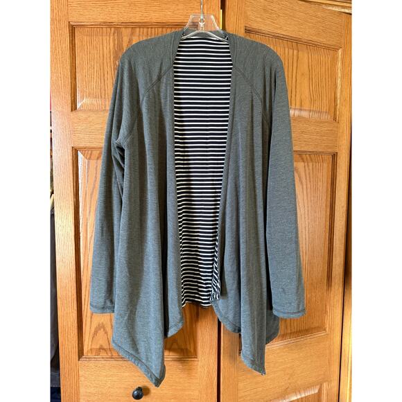Cardigan Long Sleeve Reversible Size Large - Picture 1 of 3